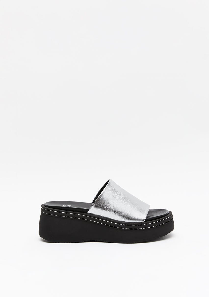 Noreen Black Sandals // E8 by Miista Shoes // Made in Portugal